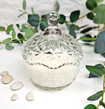 Load image into Gallery viewer, Sweet Pea &amp; Vanilla - Candy Jar Candle
